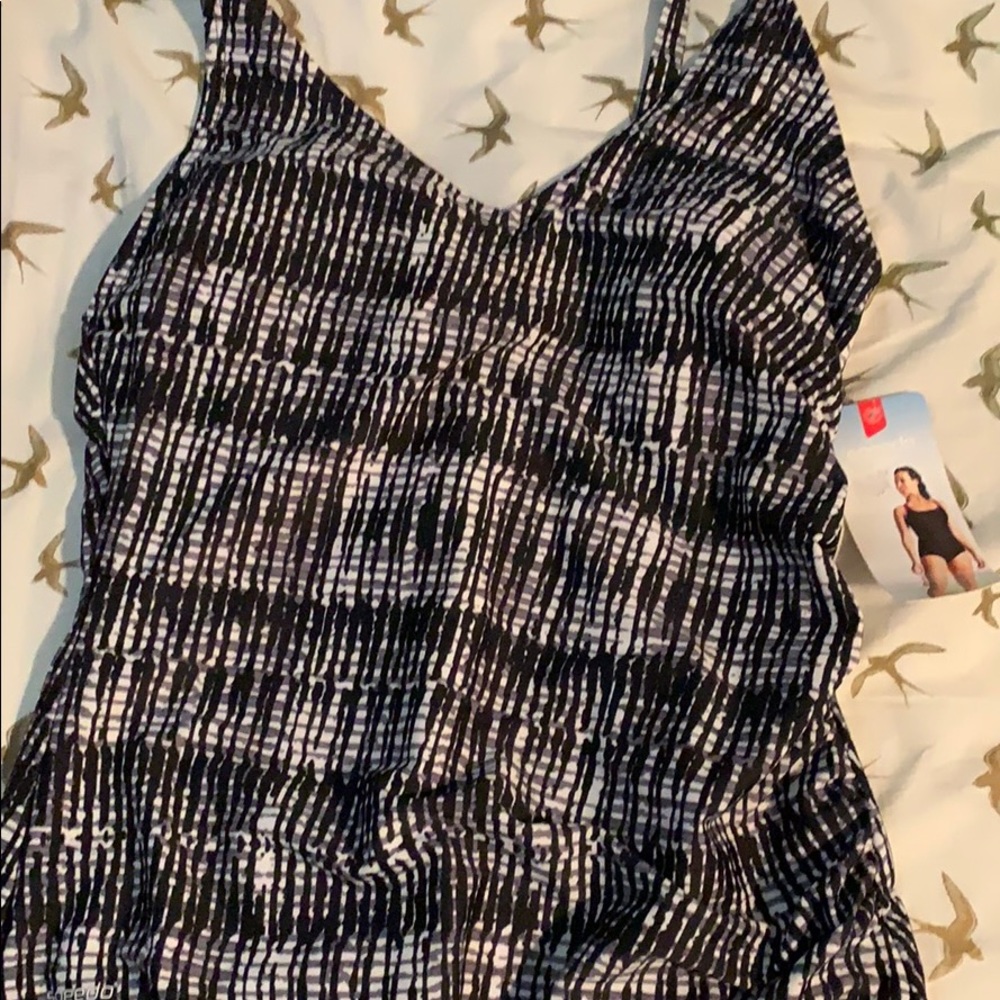 NWT speedo women’s grey and white bathing suit